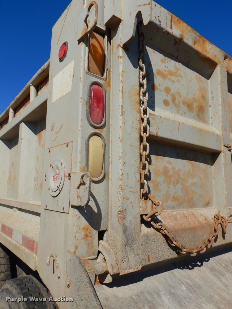 image for item DH4439 1999 International 4900 dump truck