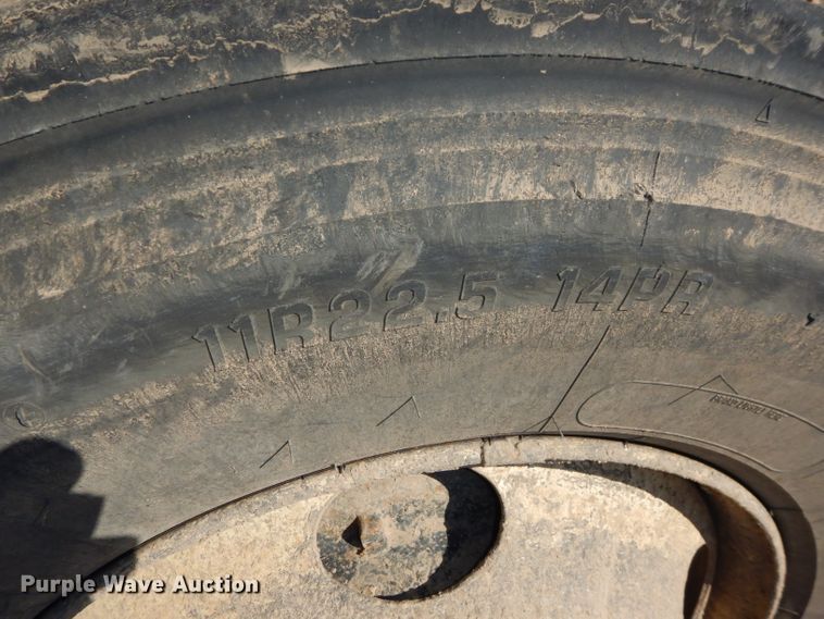 image for item DH4439 1999 International 4900 dump truck