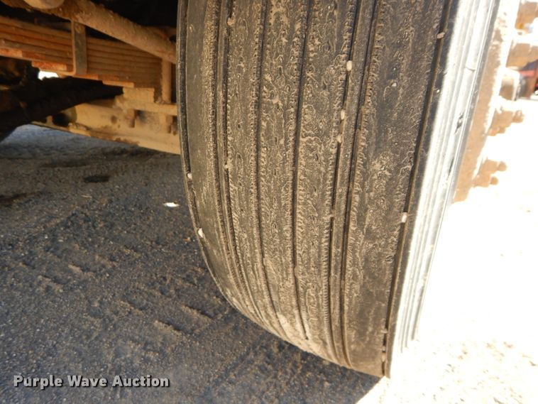 image for item DH4439 1999 International 4900 dump truck