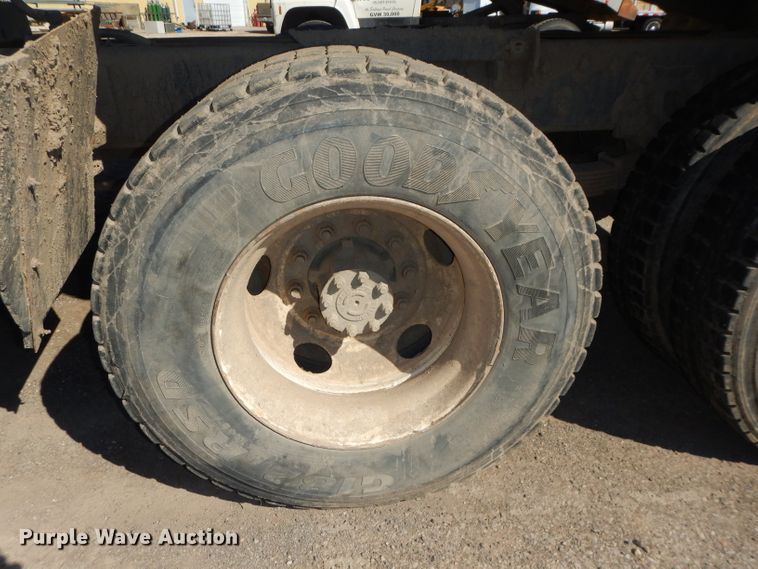 image for item DH4439 1999 International 4900 dump truck