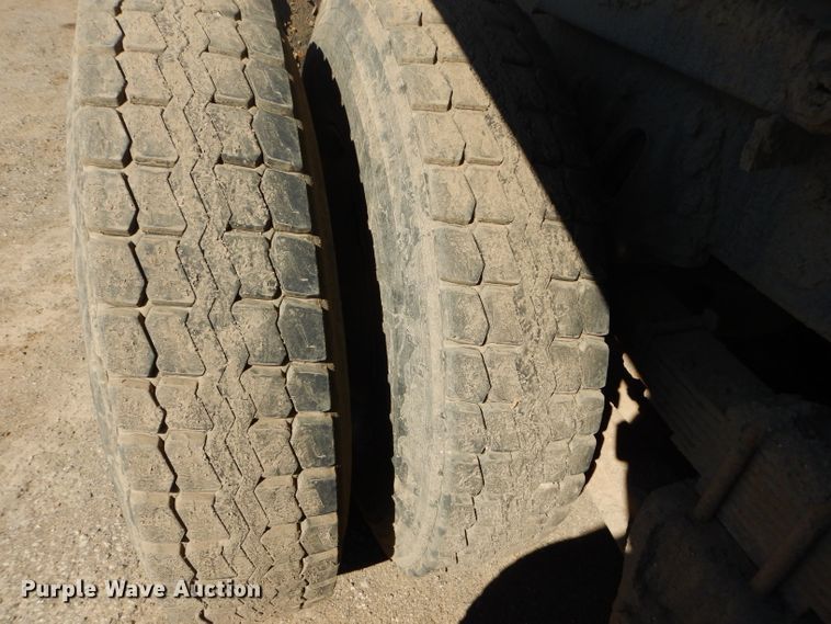 image for item DH4439 1999 International 4900 dump truck