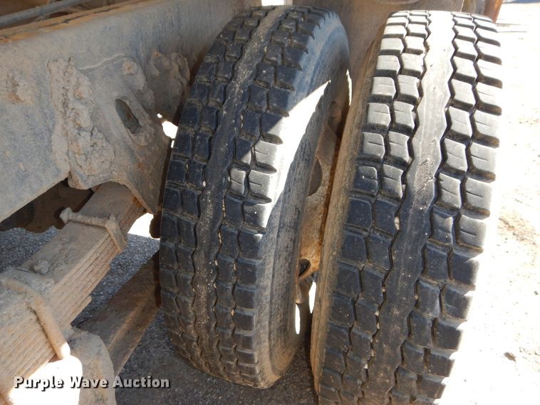 image for item DH4439 1999 International 4900 dump truck