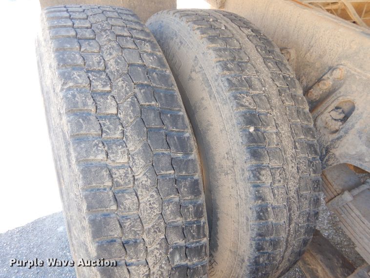 image for item DH4439 1999 International 4900 dump truck