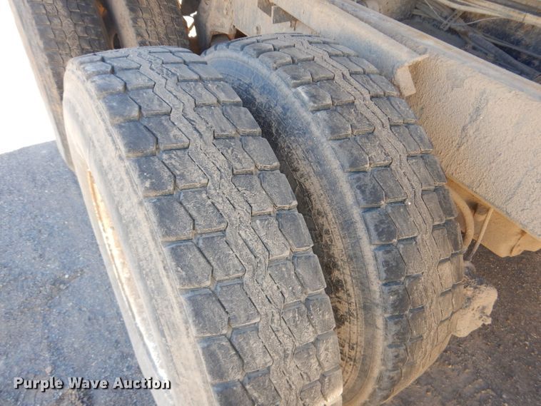 image for item DH4439 1999 International 4900 dump truck