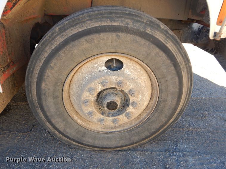 image for item DH4439 1999 International 4900 dump truck