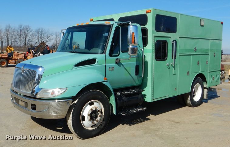 image for item DH6428 2002 International 4300 service truck