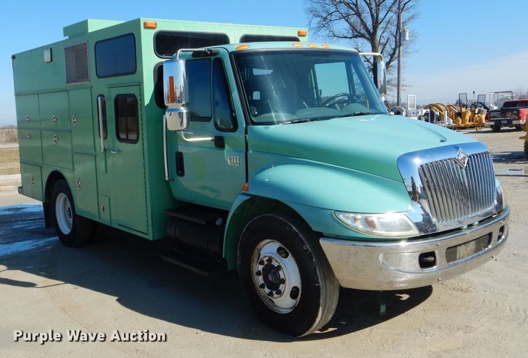 image for item DH6428 2002 International 4300 service truck