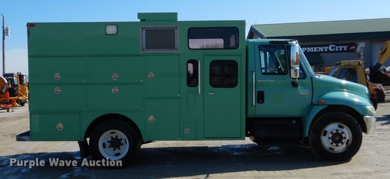 image for item DH6428 2002 International 4300 service truck