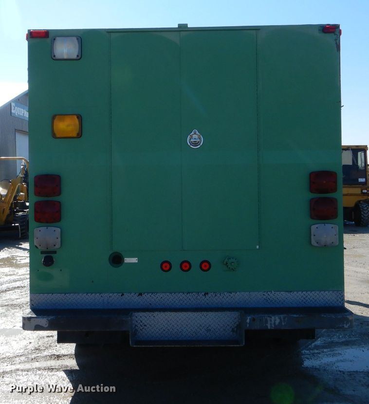 image for item DH6428 2002 International 4300 service truck