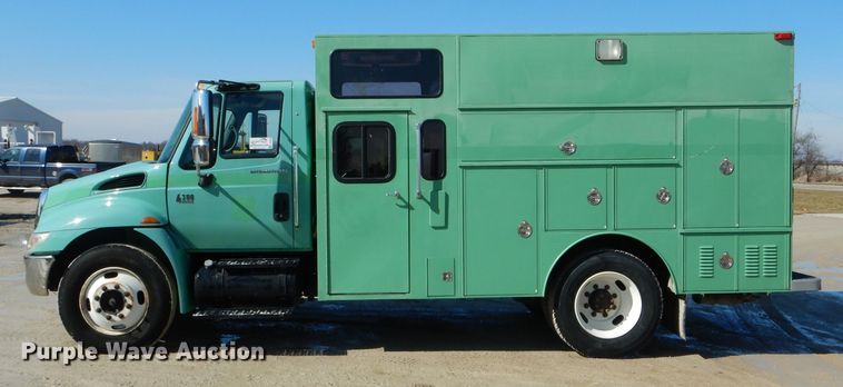 image for item DH6428 2002 International 4300 service truck