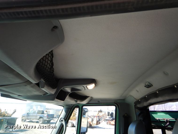 image for item DH6428 2002 International 4300 service truck