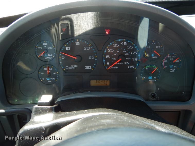 image for item DH6428 2002 International 4300 service truck