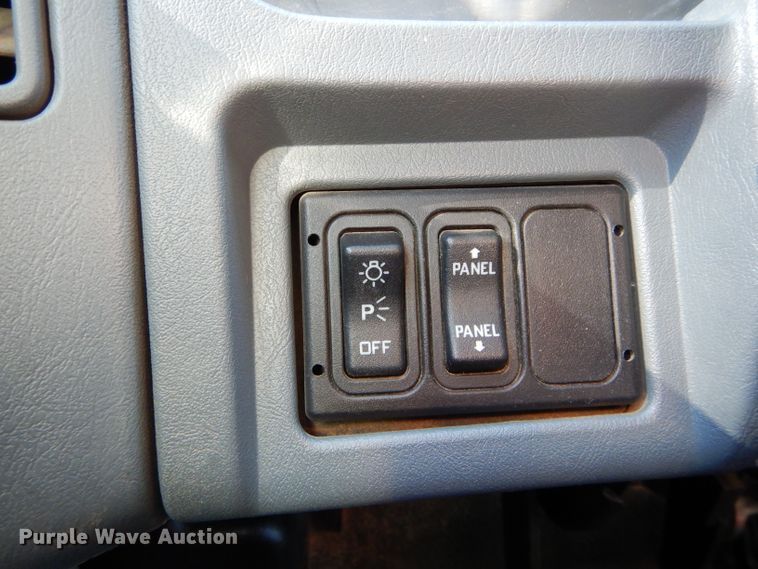 image for item DH6428 2002 International 4300 service truck