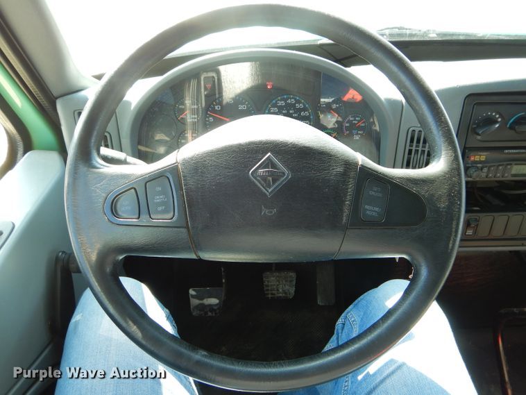 image for item DH6428 2002 International 4300 service truck