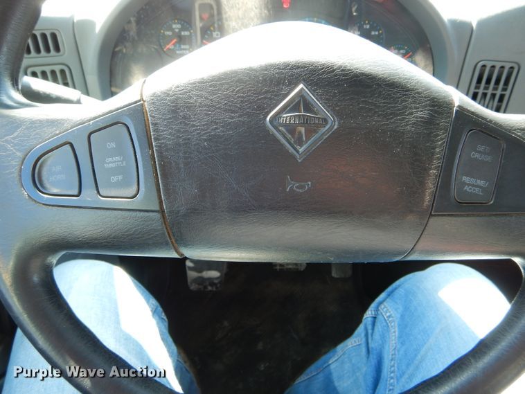 image for item DH6428 2002 International 4300 service truck