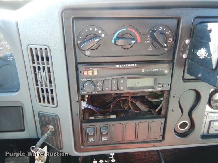 image for item DH6428 2002 International 4300 service truck