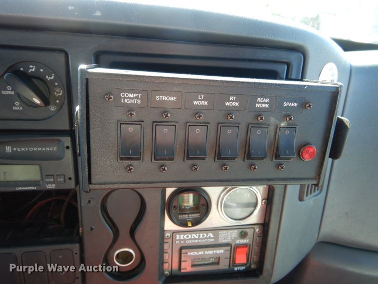 image for item DH6428 2002 International 4300 service truck