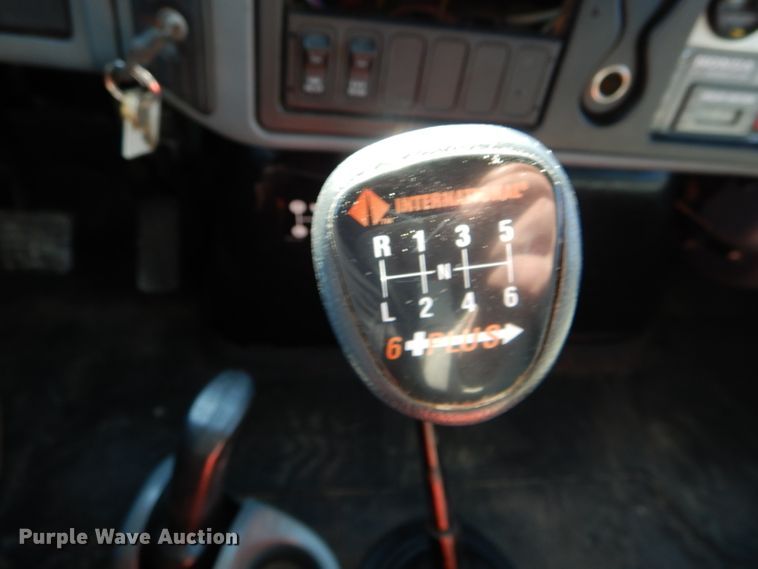 image for item DH6428 2002 International 4300 service truck