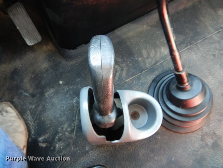 image for item DH6428 2002 International 4300 service truck