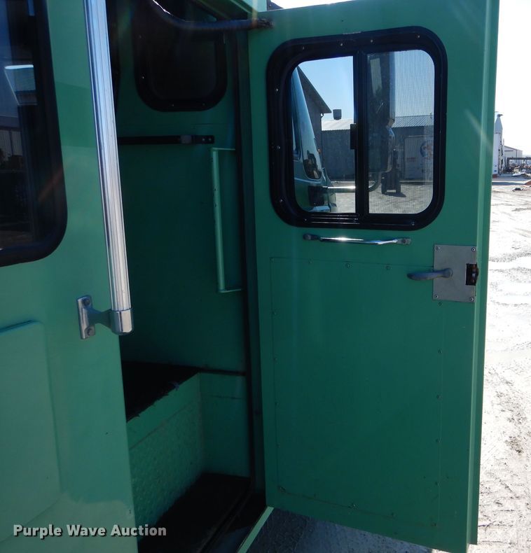 image for item DH6428 2002 International 4300 service truck