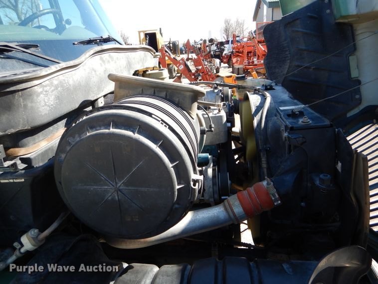 image for item DH6428 2002 International 4300 service truck