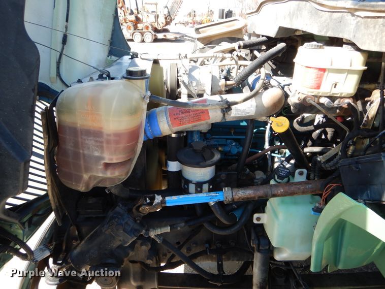 image for item DH6428 2002 International 4300 service truck