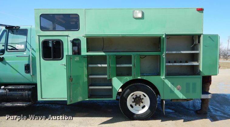 image for item DH6428 2002 International 4300 service truck