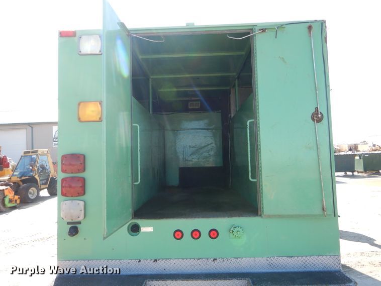 image for item DH6428 2002 International 4300 service truck