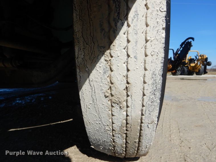 image for item DH6428 2002 International 4300 service truck