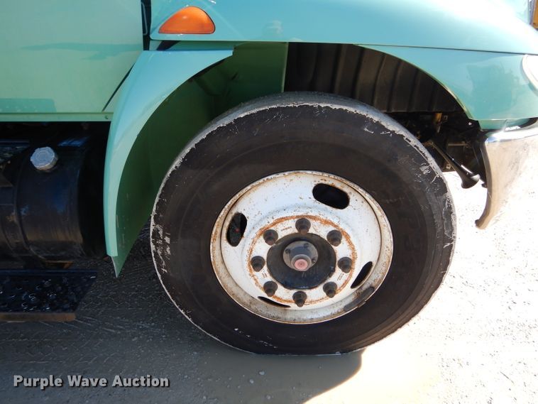 image for item DH6428 2002 International 4300 service truck