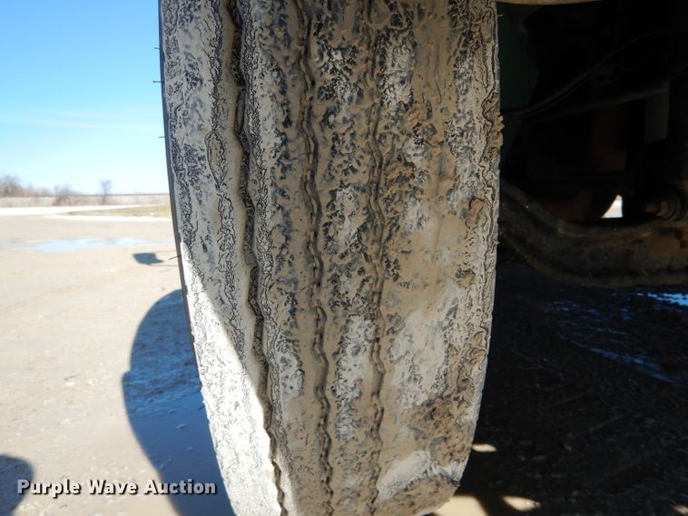 image for item DH6428 2002 International 4300 service truck