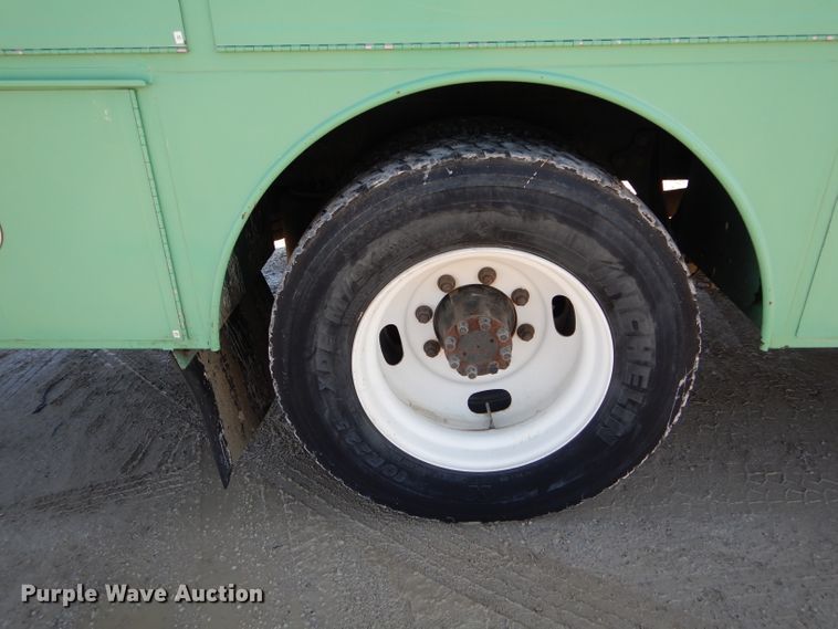 image for item DH6428 2002 International 4300 service truck