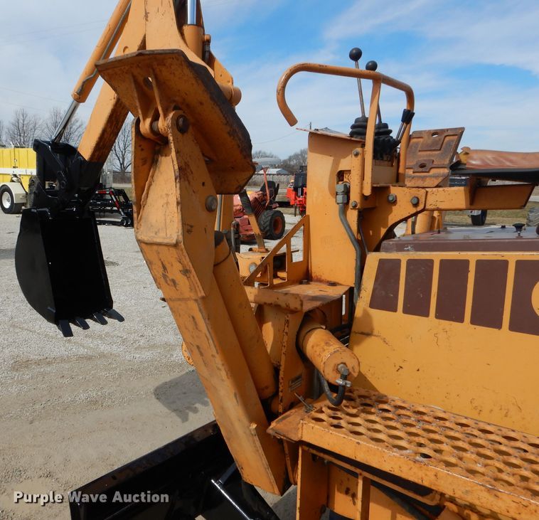 image for item DH6429 Case 760 rock saw