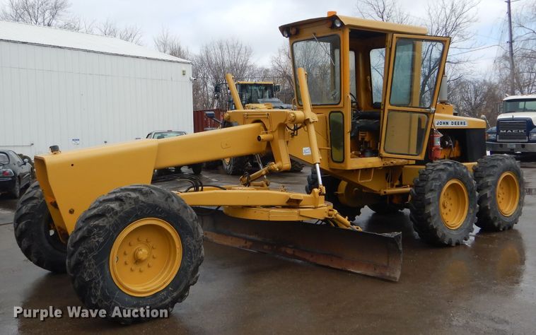 image for item DH6436 John Deere 570 motor grader