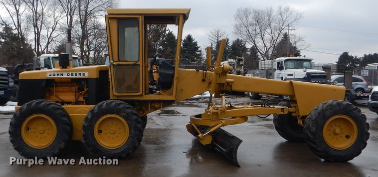 image for item DH6436 John Deere 570 motor grader