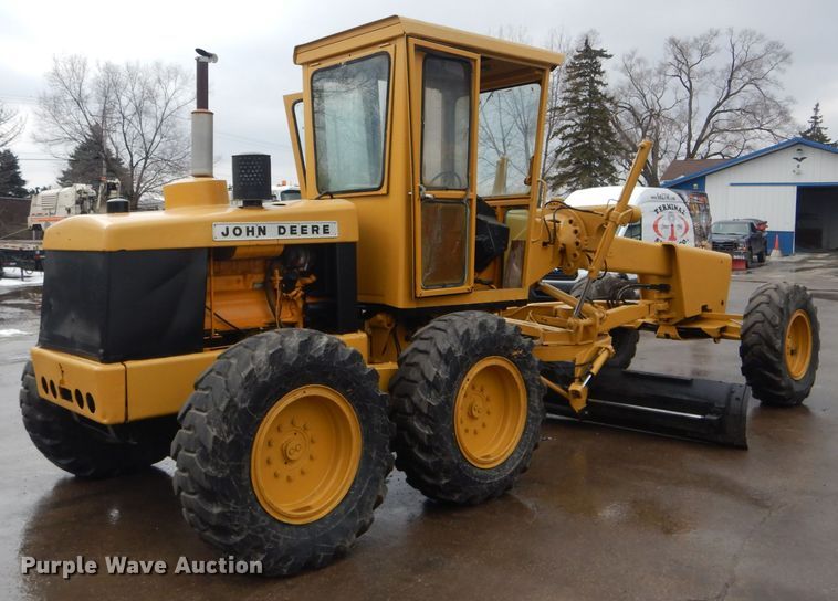 image for item DH6436 John Deere 570 motor grader