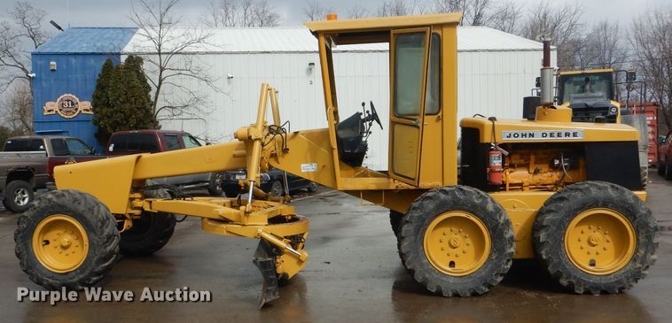 image for item DH6436 John Deere 570 motor grader