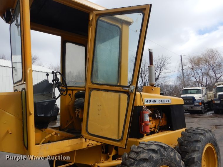 image for item DH6436 John Deere 570 motor grader