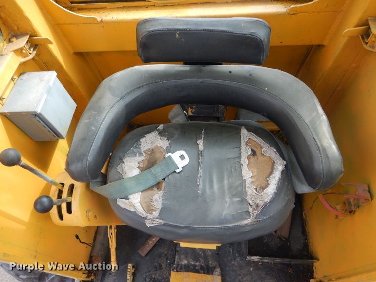 image for item DH6436 John Deere 570 motor grader