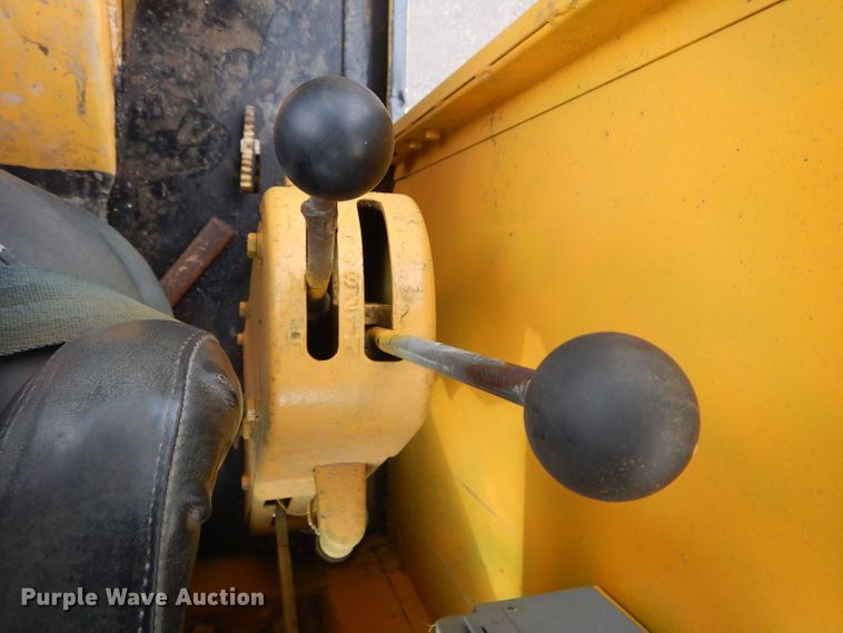 image for item DH6436 John Deere 570 motor grader