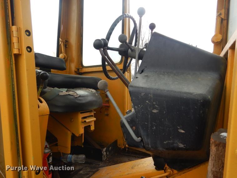 image for item DH6436 John Deere 570 motor grader