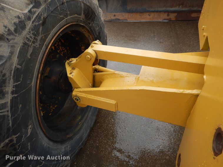 image for item DH6436 John Deere 570 motor grader