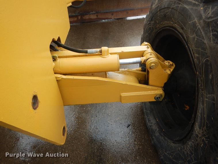 image for item DH6436 John Deere 570 motor grader