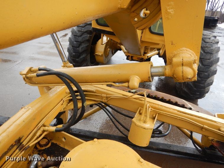 image for item DH6436 John Deere 570 motor grader