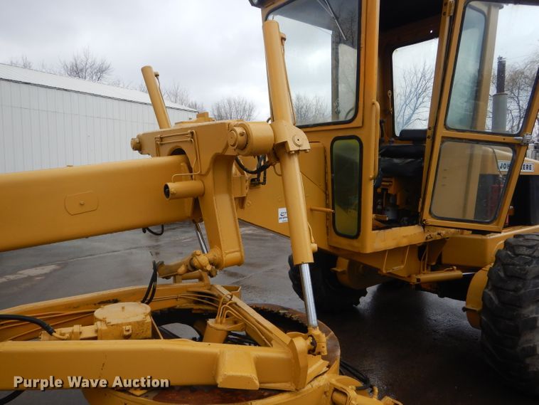 image for item DH6436 John Deere 570 motor grader