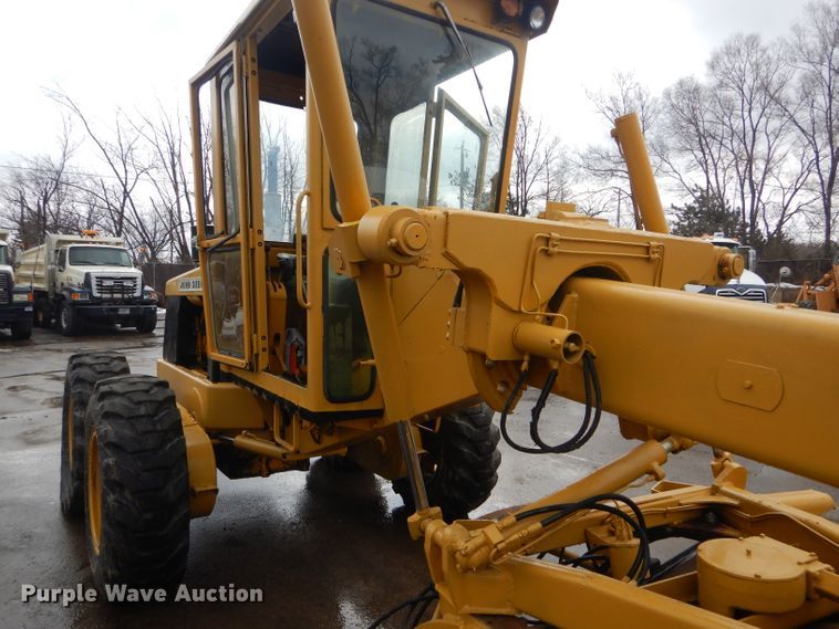 image for item DH6436 John Deere 570 motor grader