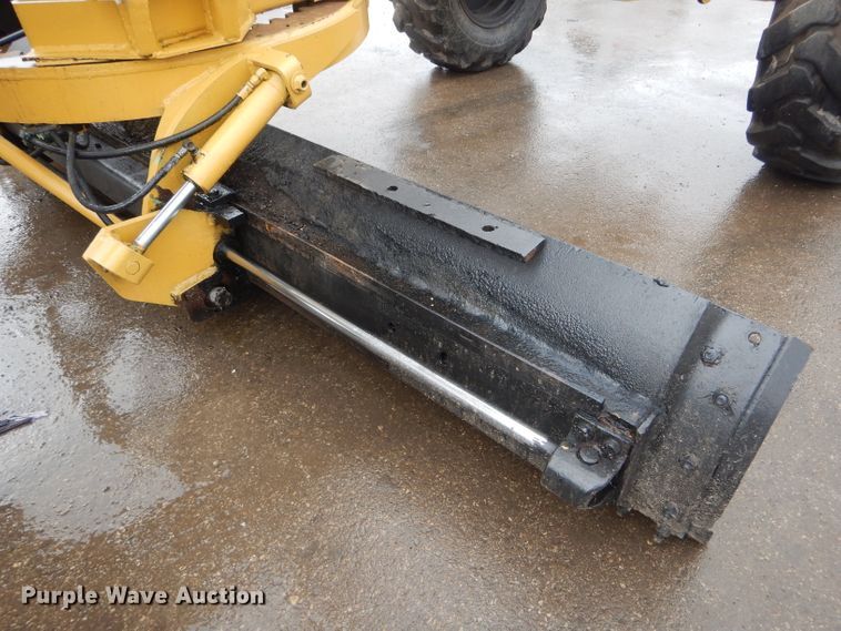 image for item DH6436 John Deere 570 motor grader