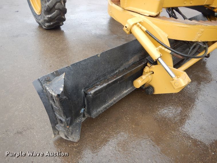 image for item DH6436 John Deere 570 motor grader