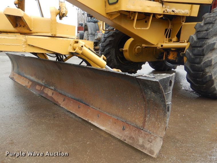 image for item DH6436 John Deere 570 motor grader