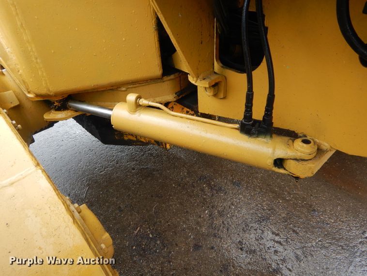 image for item DH6436 John Deere 570 motor grader